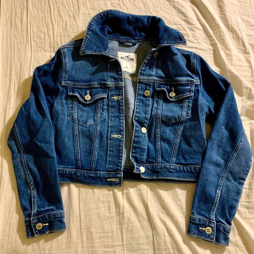 Hollister Jean jacket (cropped style), good condition.